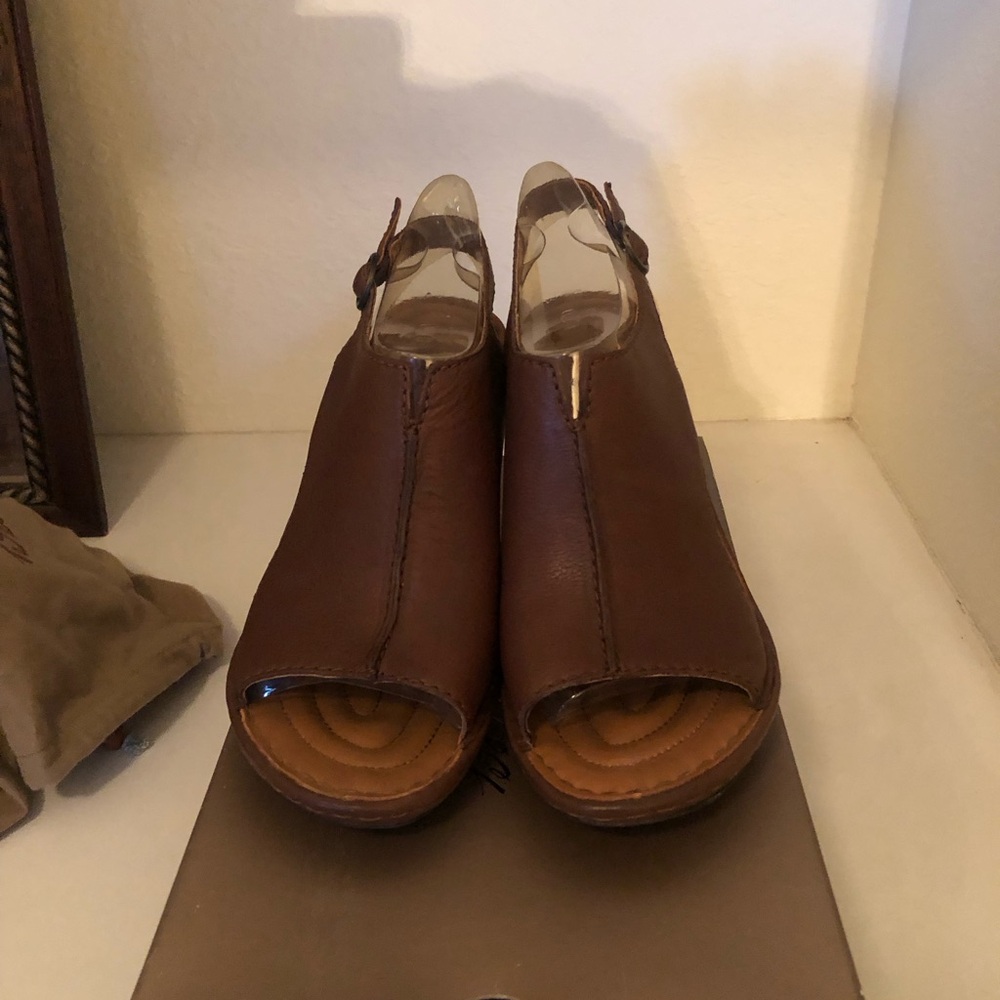 boc Brown Leather Peep-Toe Slingback Sandals